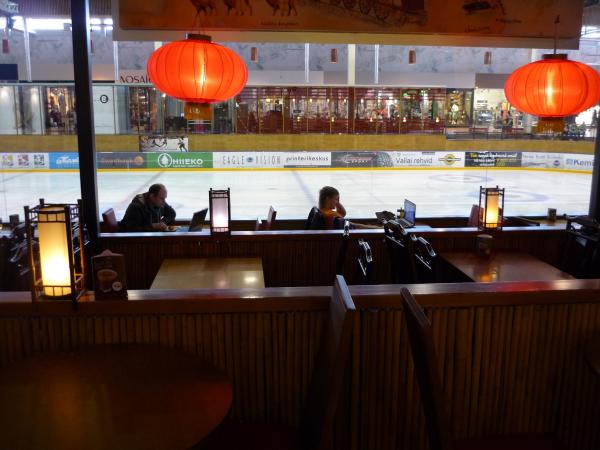 Orient express kavárna výhled na ledovou plochu